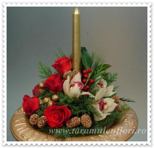 Aranjamente de iarna din brad flori si ornamente.0751